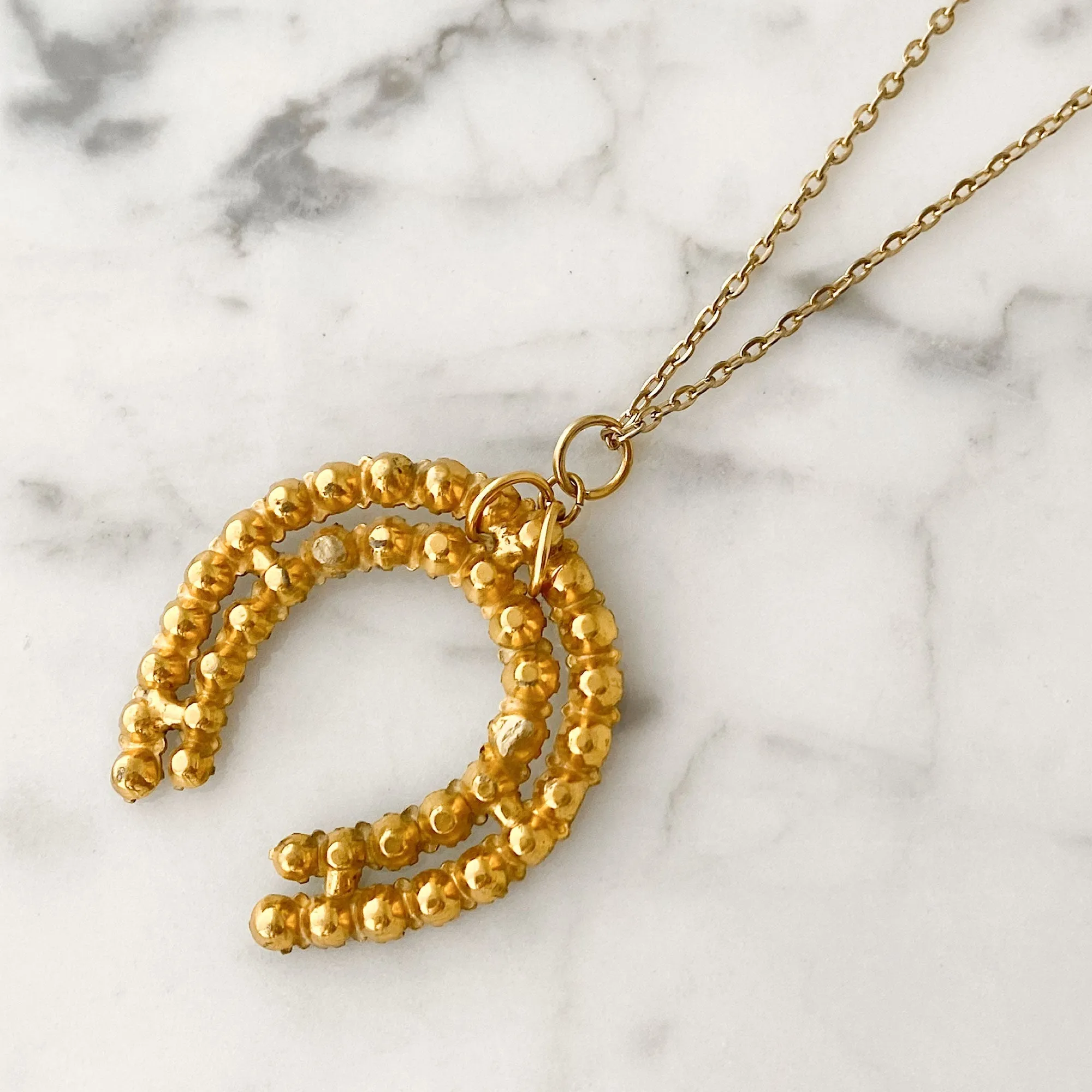 COLLIN vintage horseshoe pendant necklace