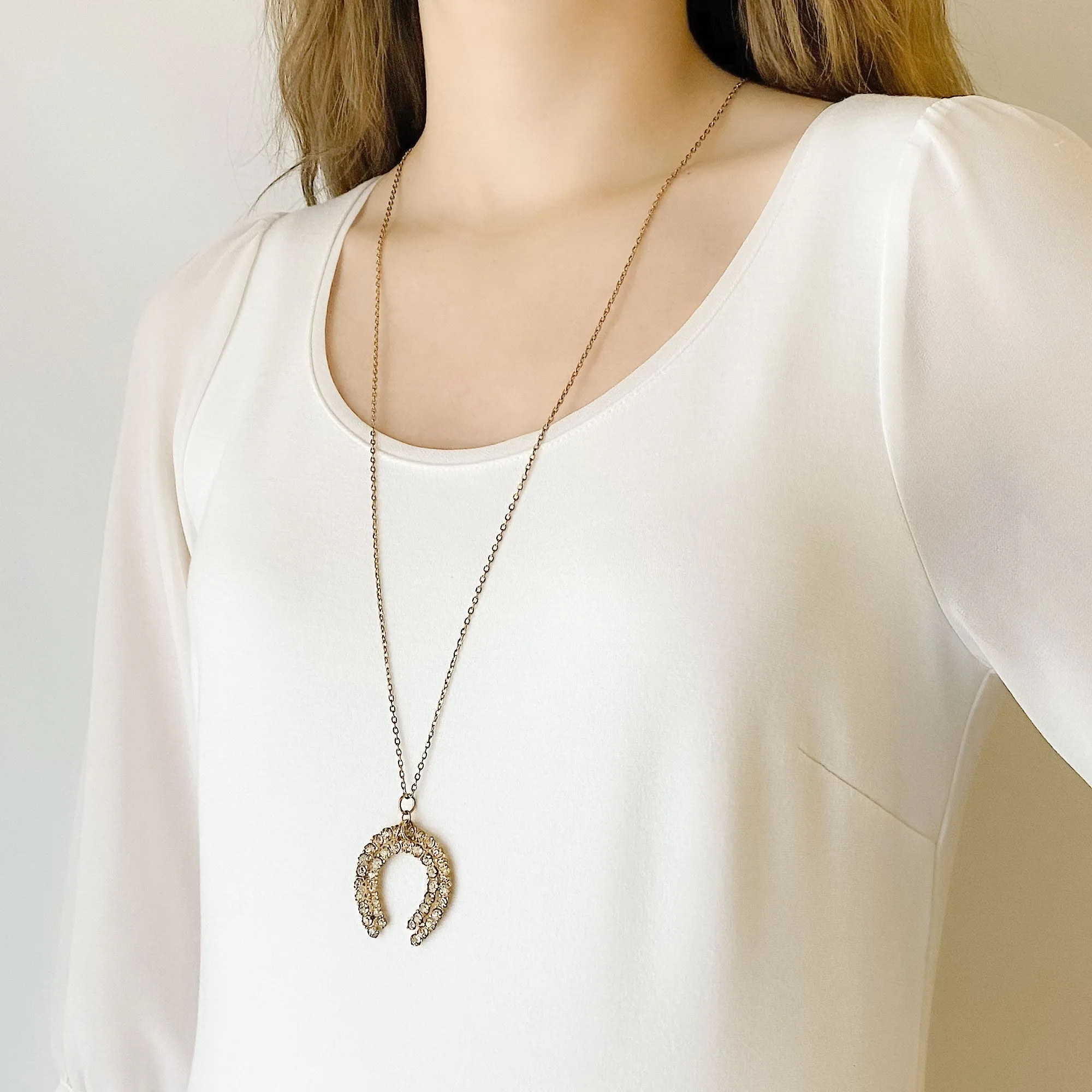 COLLIN vintage horseshoe pendant necklace