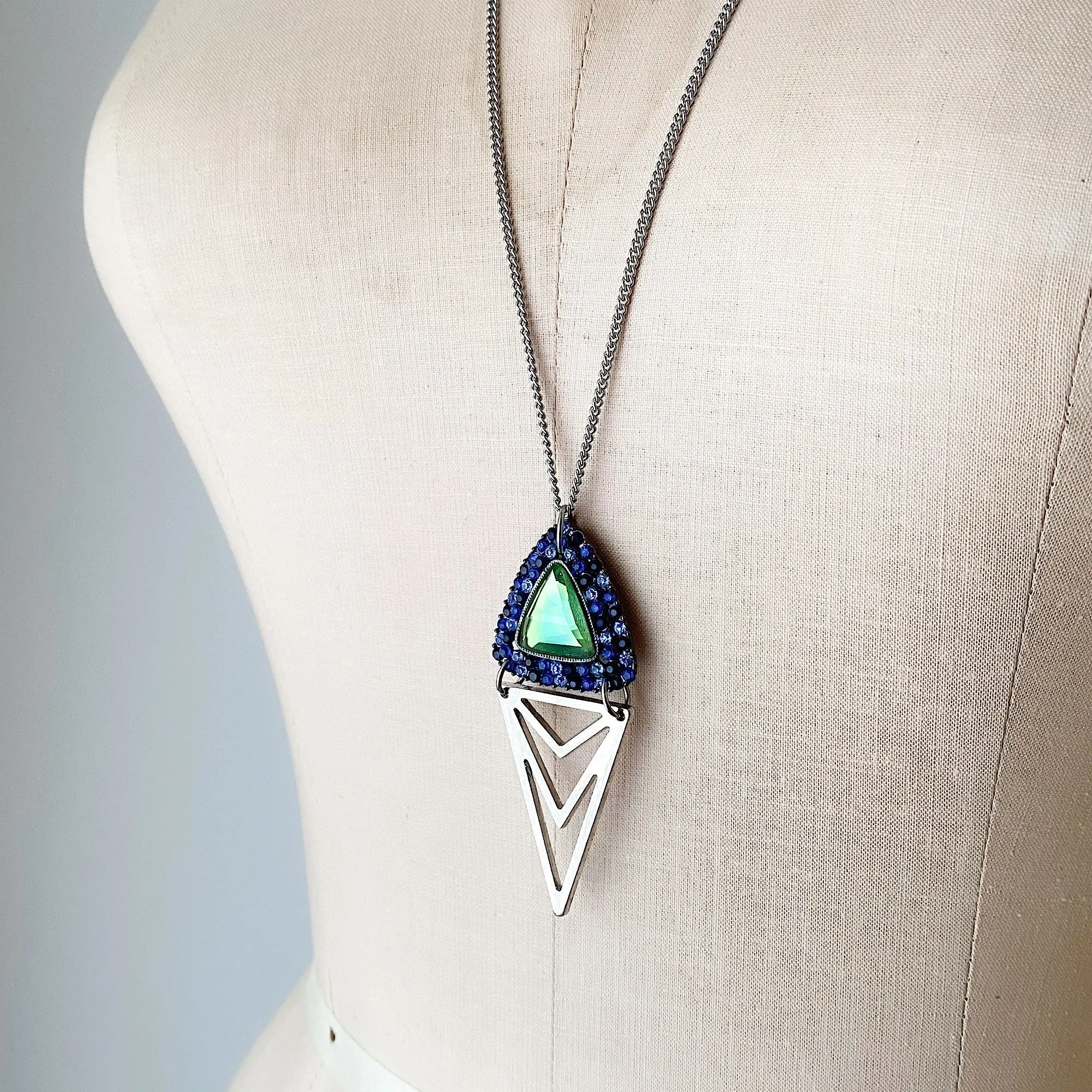 JACQUI blue and green pendant necklace