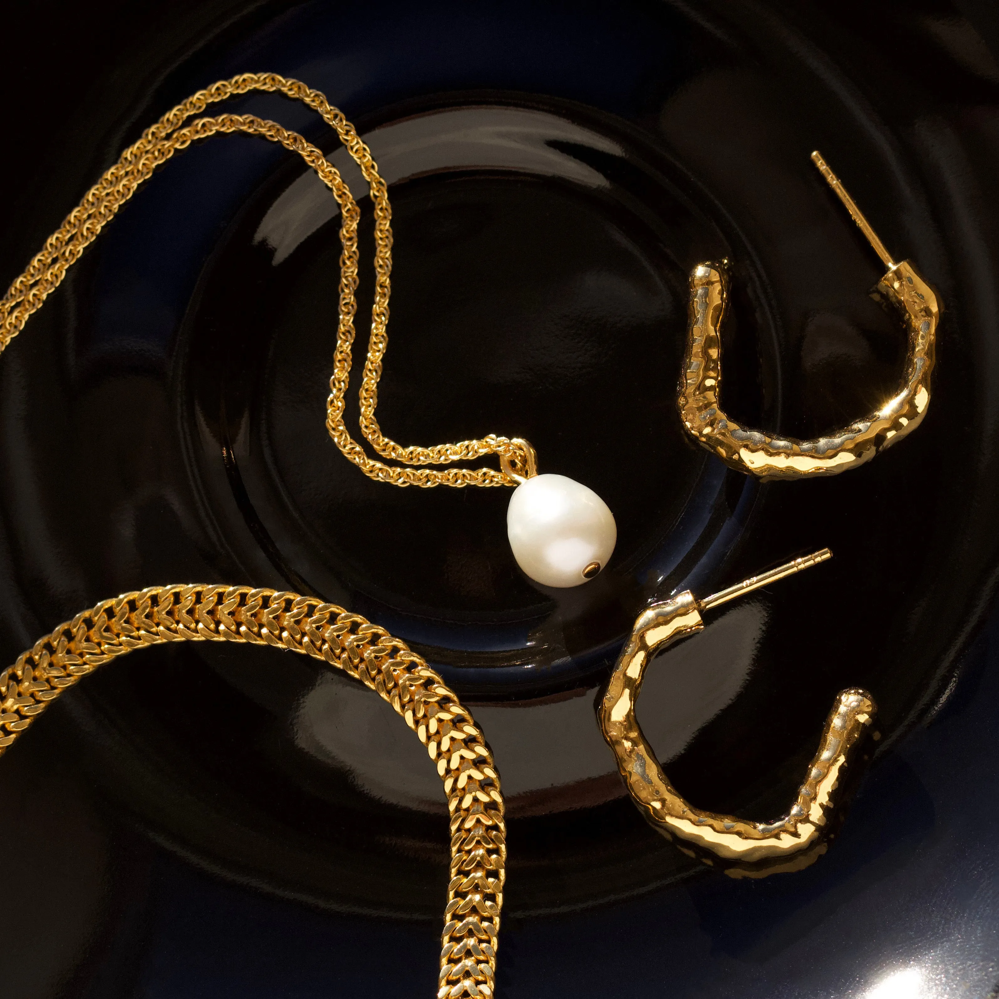 Luxe Barqoue Pearl Pendant Necklace