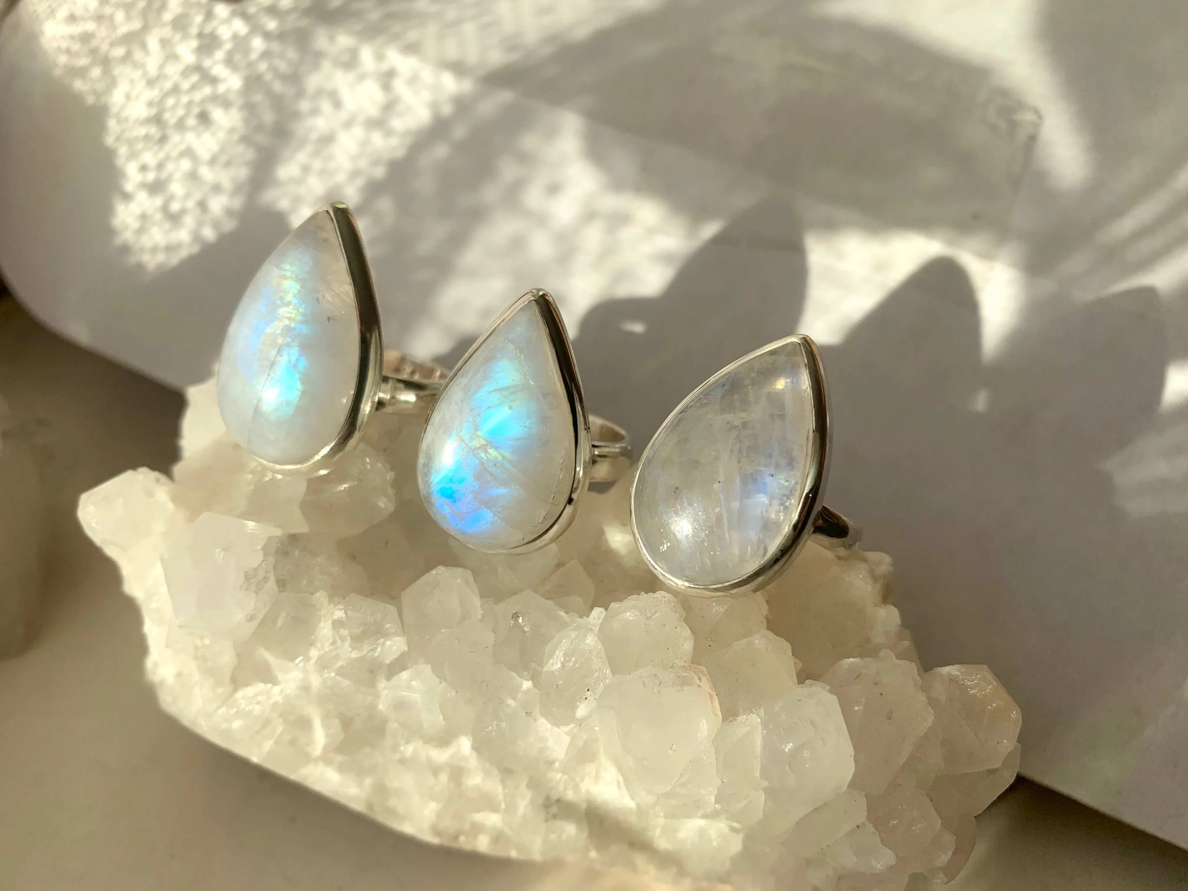 Moonstone Akoni Ring - Regular Teardrop (US 7)