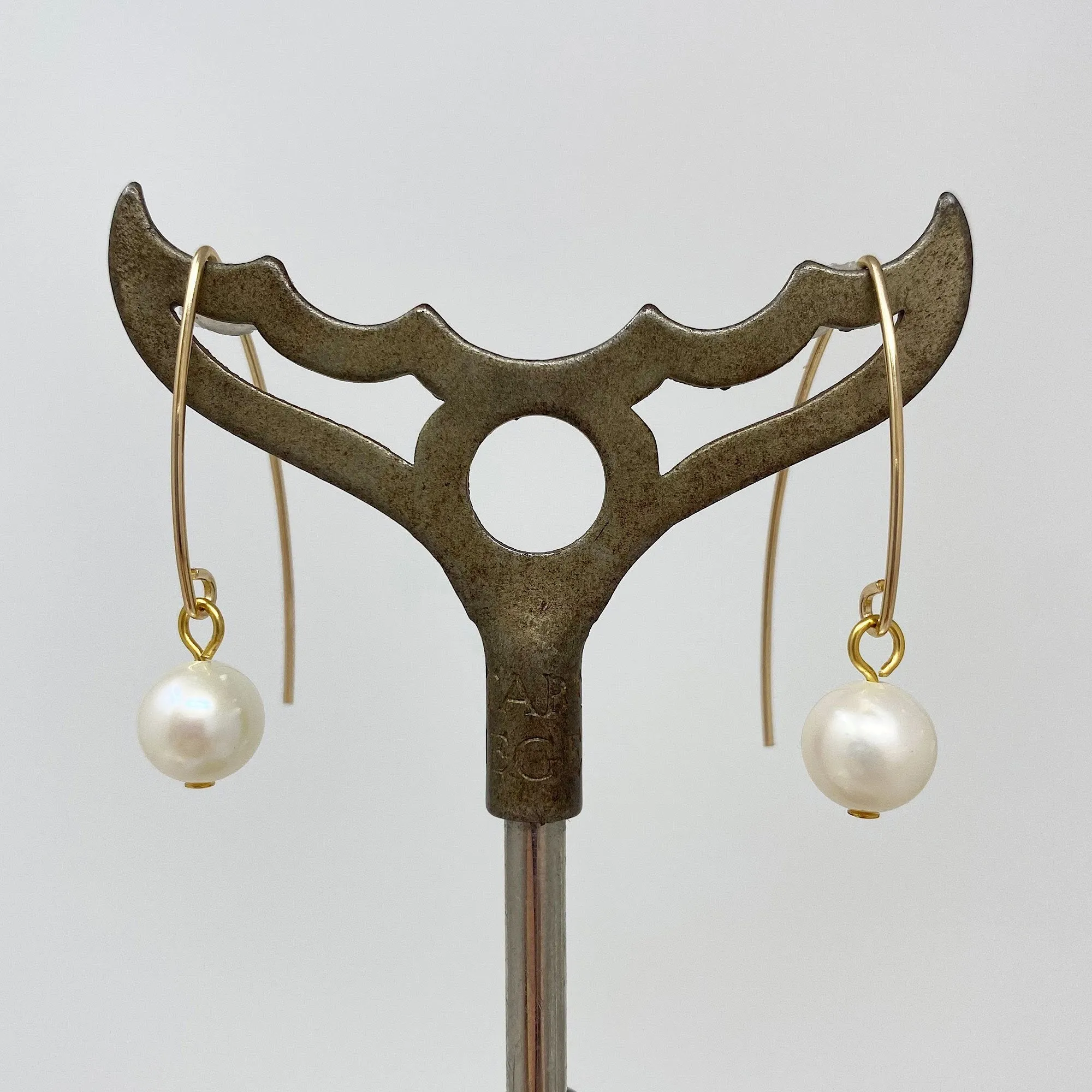 NEVE gold freshwater pearl earrings