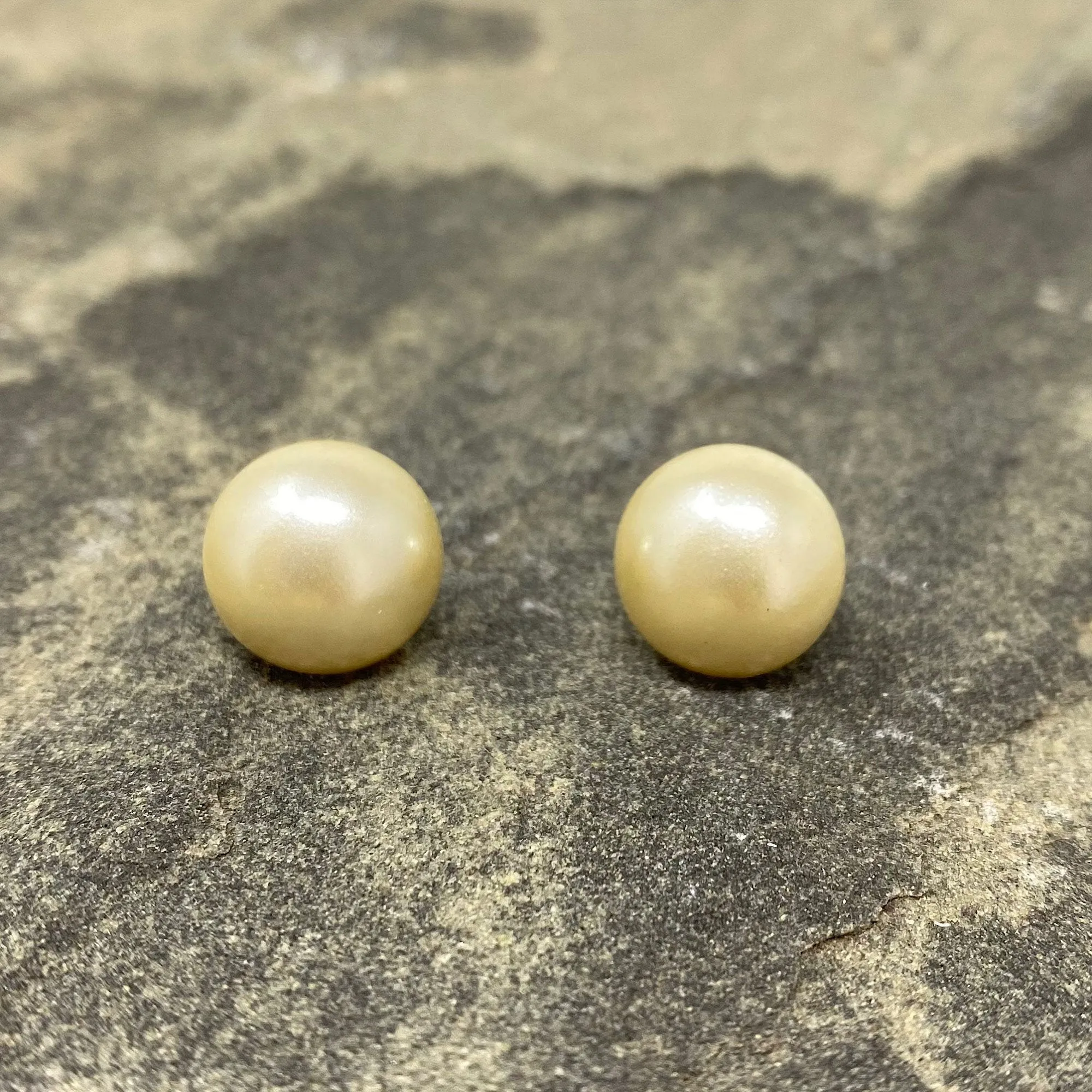 RONA cream pearl studs