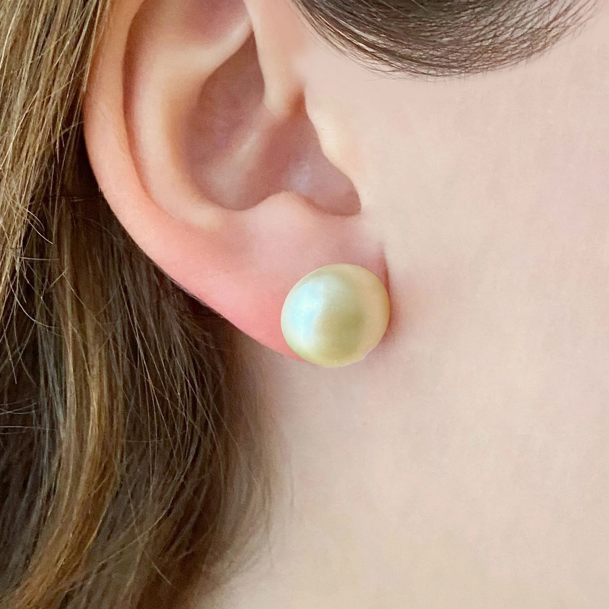 RONA cream pearl studs