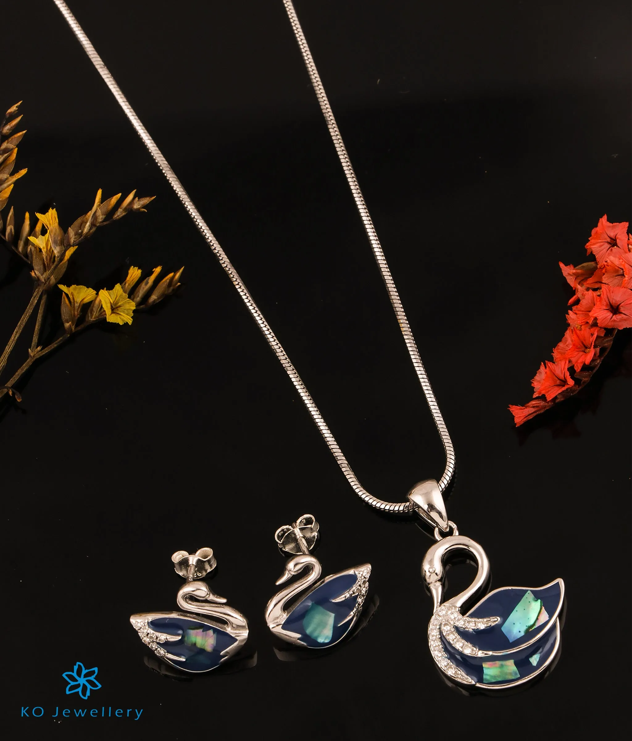 The Elegant Swan Silver Pendant Set (blue)