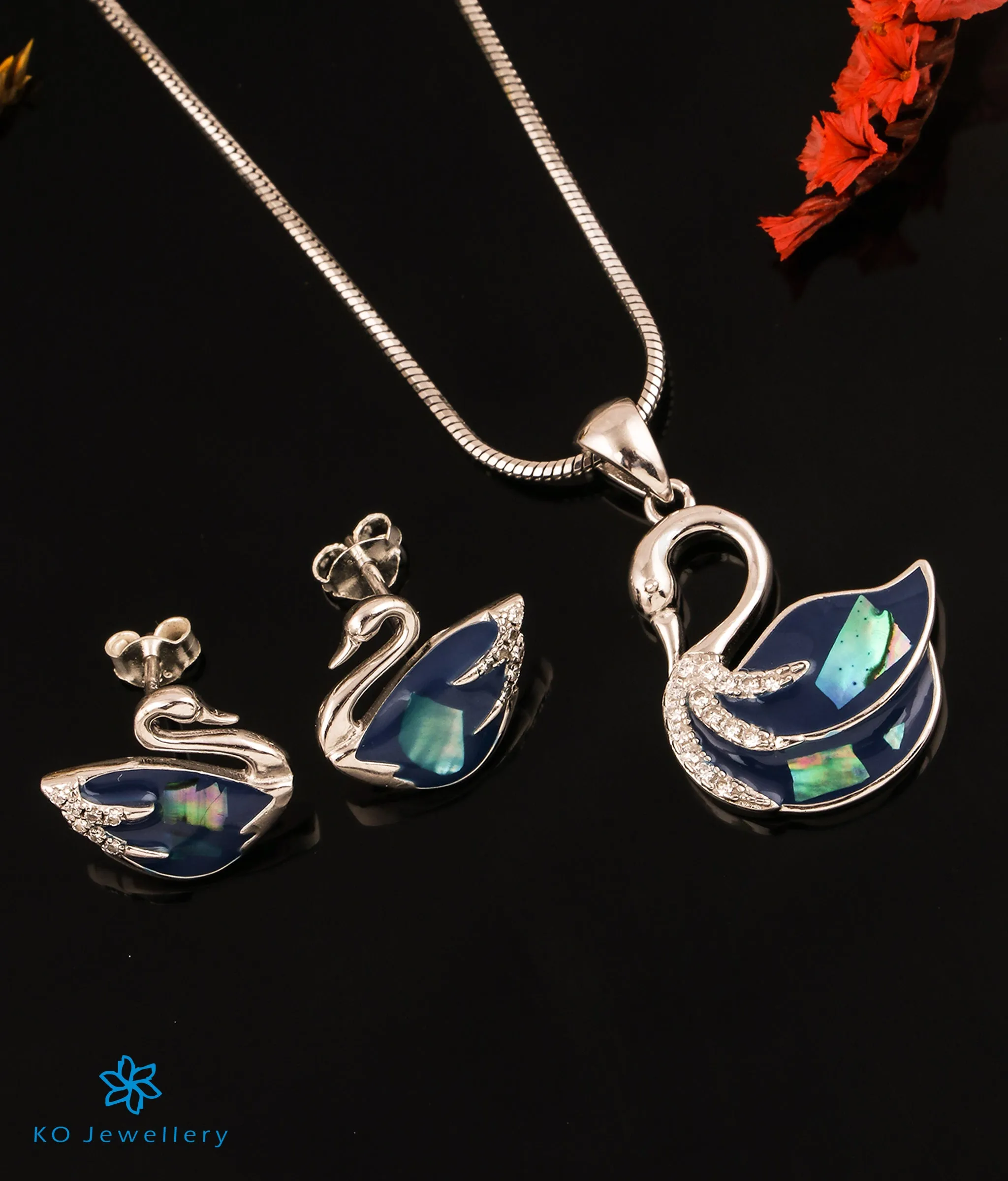 The Elegant Swan Silver Pendant Set (blue)