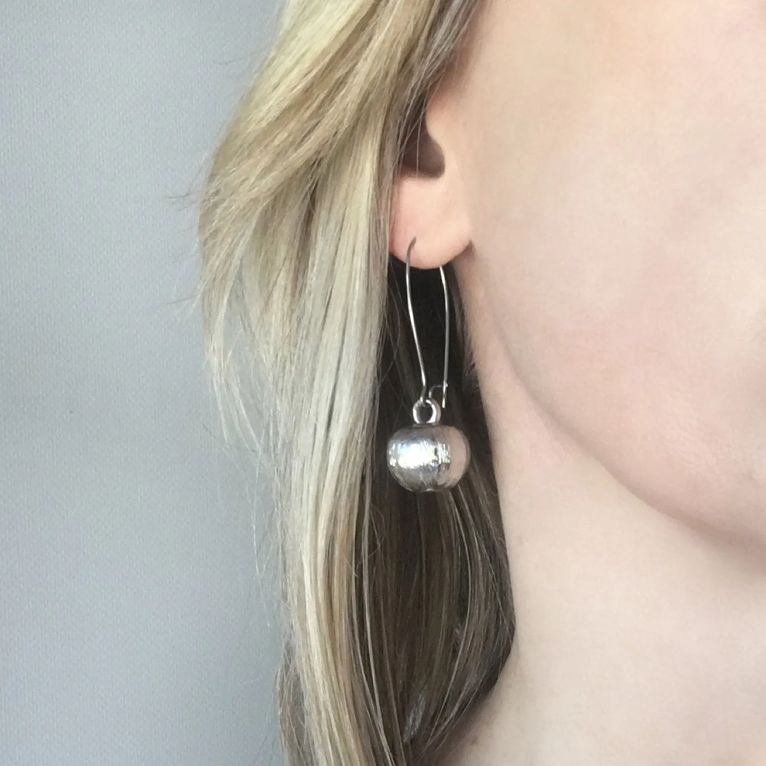 ZAPATA frosted silver earrings